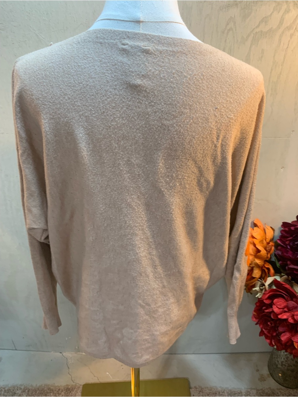 Beige Floral Appliqué Scoop-Neck Sweater - Picture 3 of 6